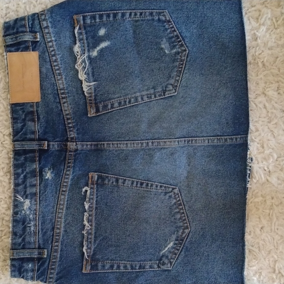 Zara Trafaluc Denimwear Distressed Skirt. - Picture 4 of 7